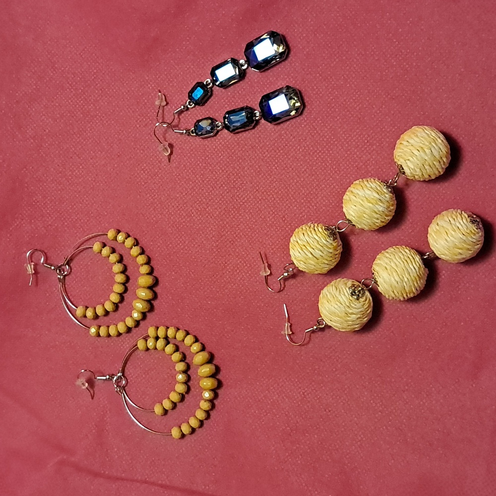 Elegant Yellow and Blue Earrings Set